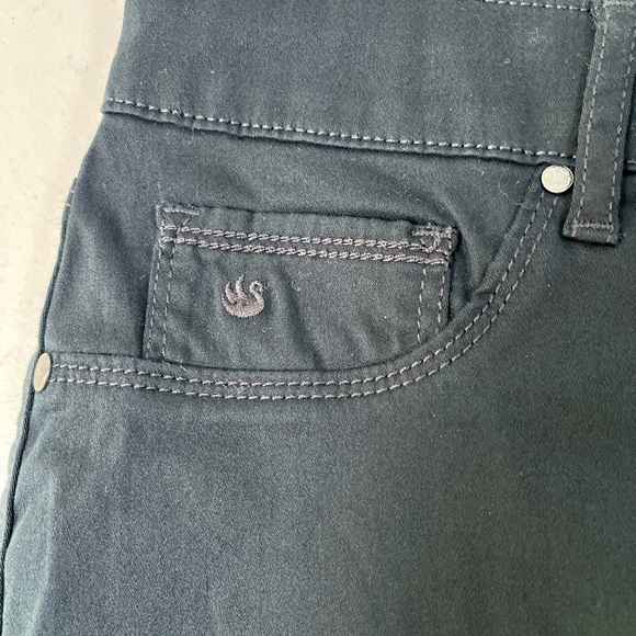 Gloria Vanderbilt Black Women's Bermudas - Picture 5 of 11